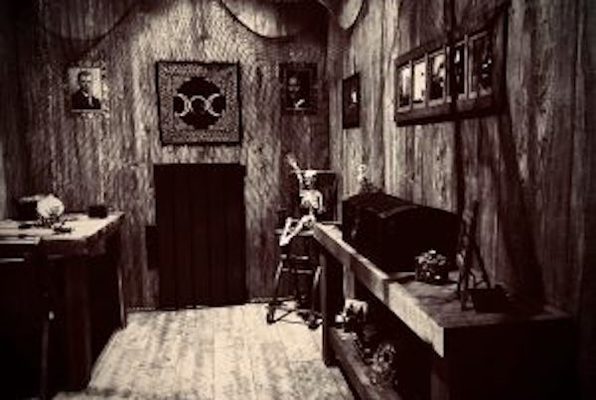 Salem Witch Trials (Challenge Accepted) Escape Room