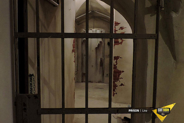 Prison Online (Exit the Room) Escape Room