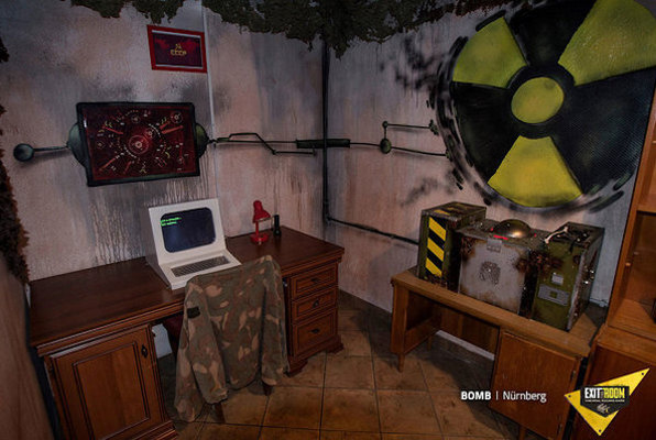 Bomb Online (Exit the Room) Escape Room