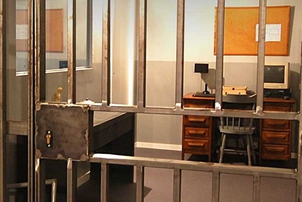 The Haunted Prison (The X-Door Madrid) Escape Room