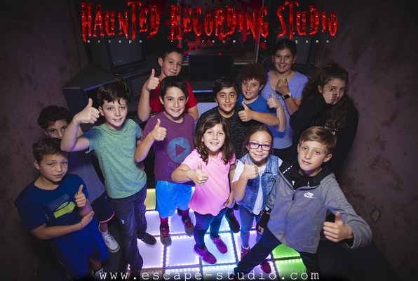 Haunted Recording Studio (Escape Room Games) Escape Room