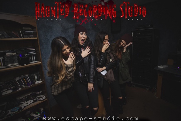 Haunted Recording Studio (Escape Room Games) Escape Room