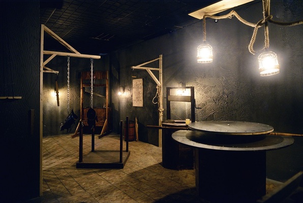 Medieval Dungeon (A/Maze Montreal) Escape Room